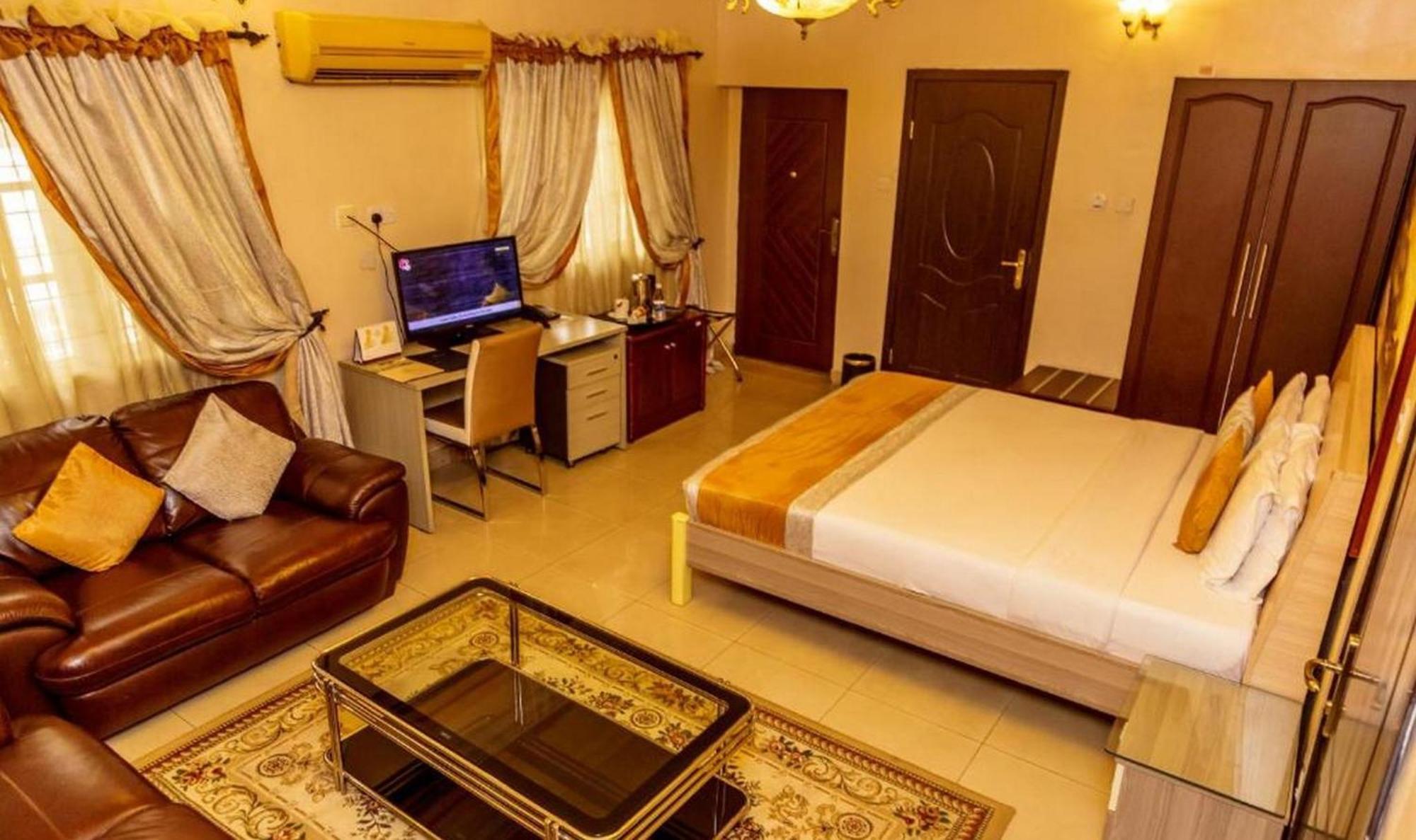 Room In Lodge - Apartment Royale Hotel-3 Bd Apartment イケジャ エクステリア 写真