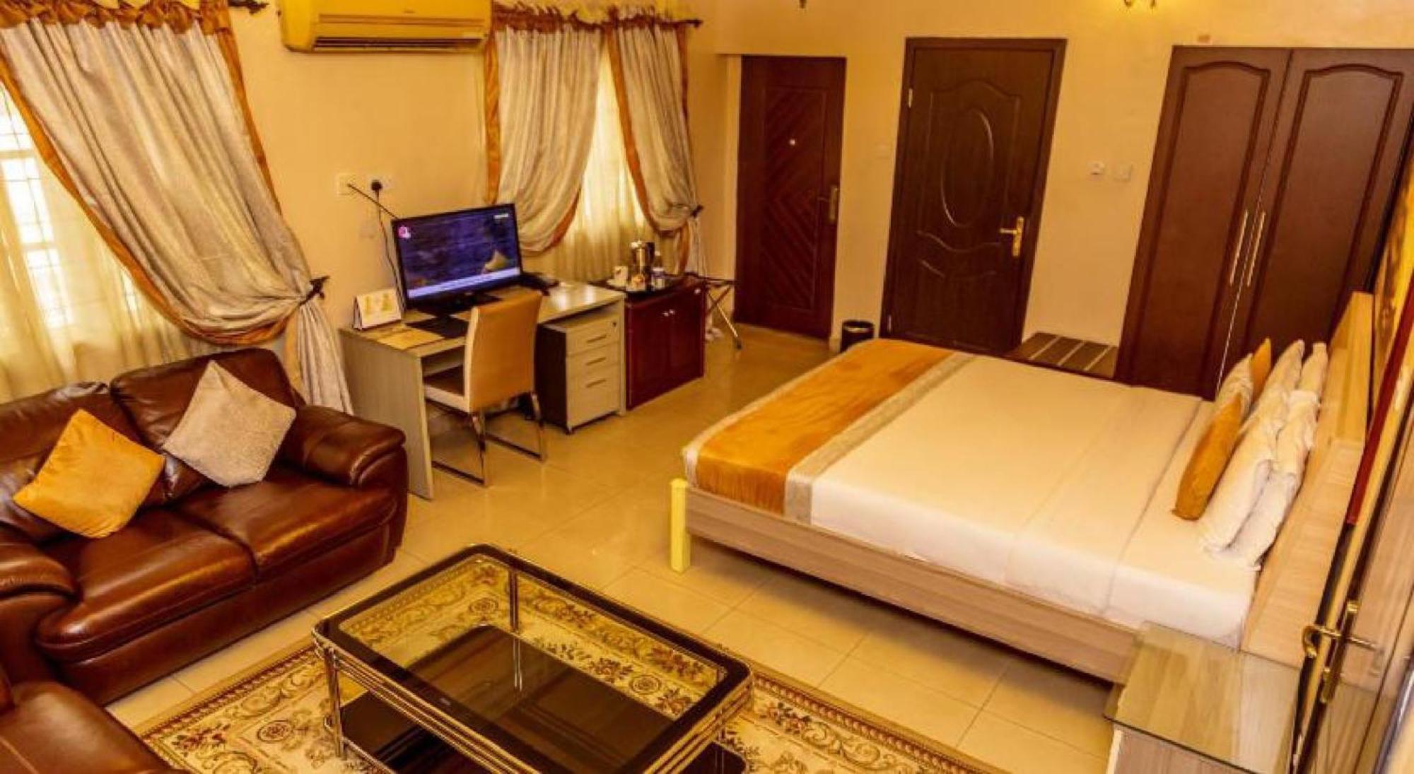 Room In Lodge - Apartment Royale Hotel-3 Bd Apartment イケジャ エクステリア 写真