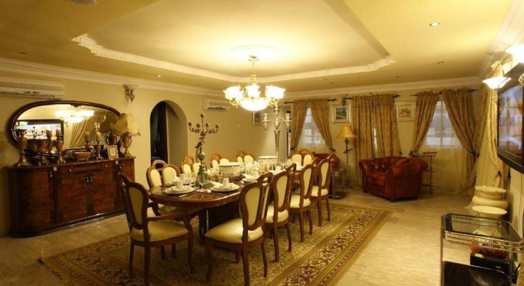 Room In Lodge - Apartment Royale Hotel-3 Bd Apartment イケジャ エクステリア 写真