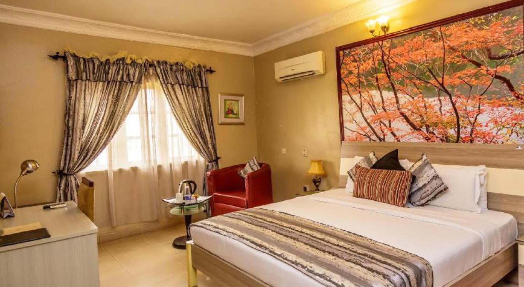 Room In Lodge - Apartment Royale Hotel-3 Bd Apartment イケジャ エクステリア 写真