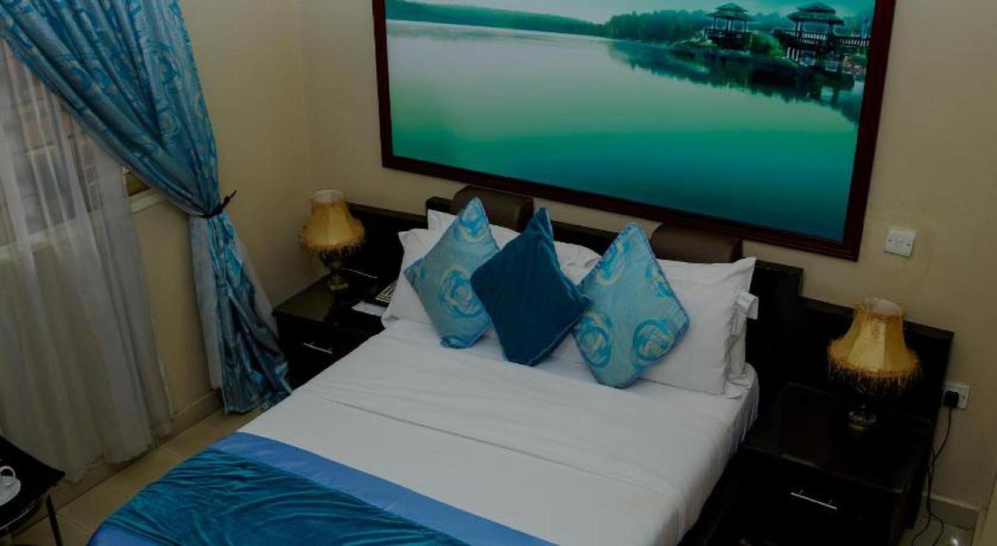Room In Lodge - Apartment Royale Hotel-3 Bd Apartment イケジャ エクステリア 写真